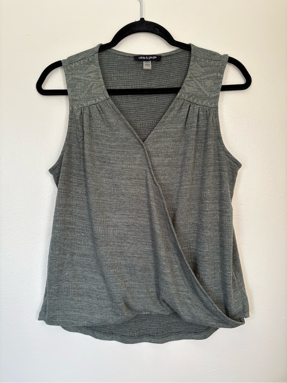 Cable & Gauge Green Sleeveless Wrap-Front Tank Size Small
